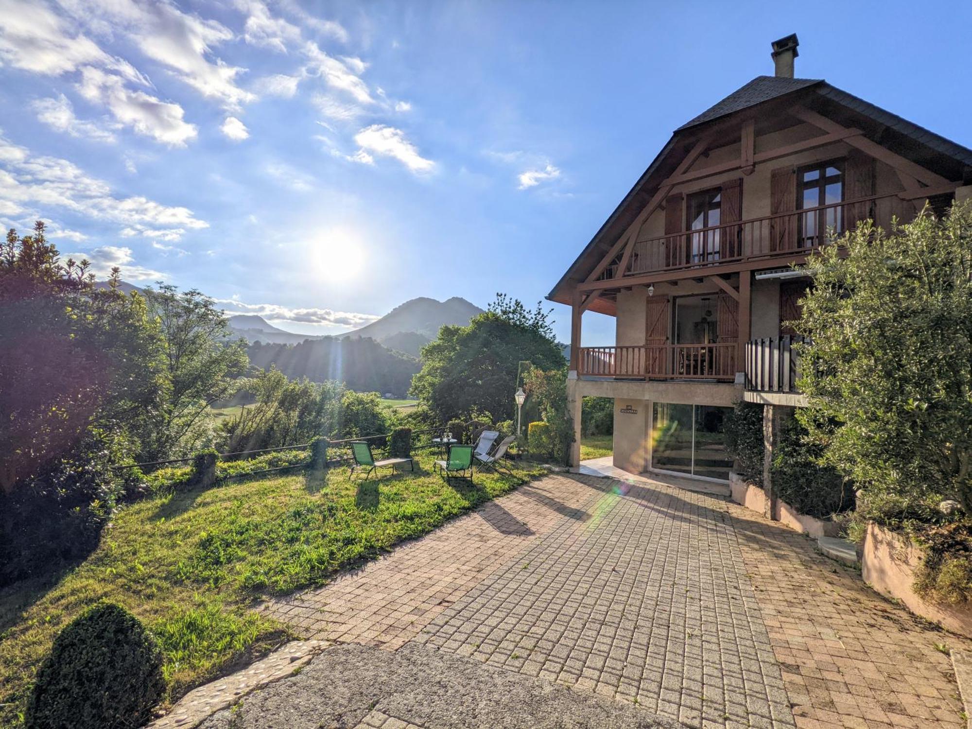La Bigourdane Grand Gite Confortable & Spa Campan Kültér fotó